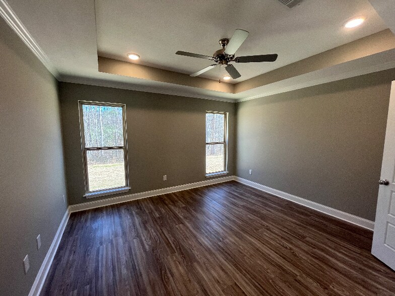 Building Photo - 541 Silver Hill Dr