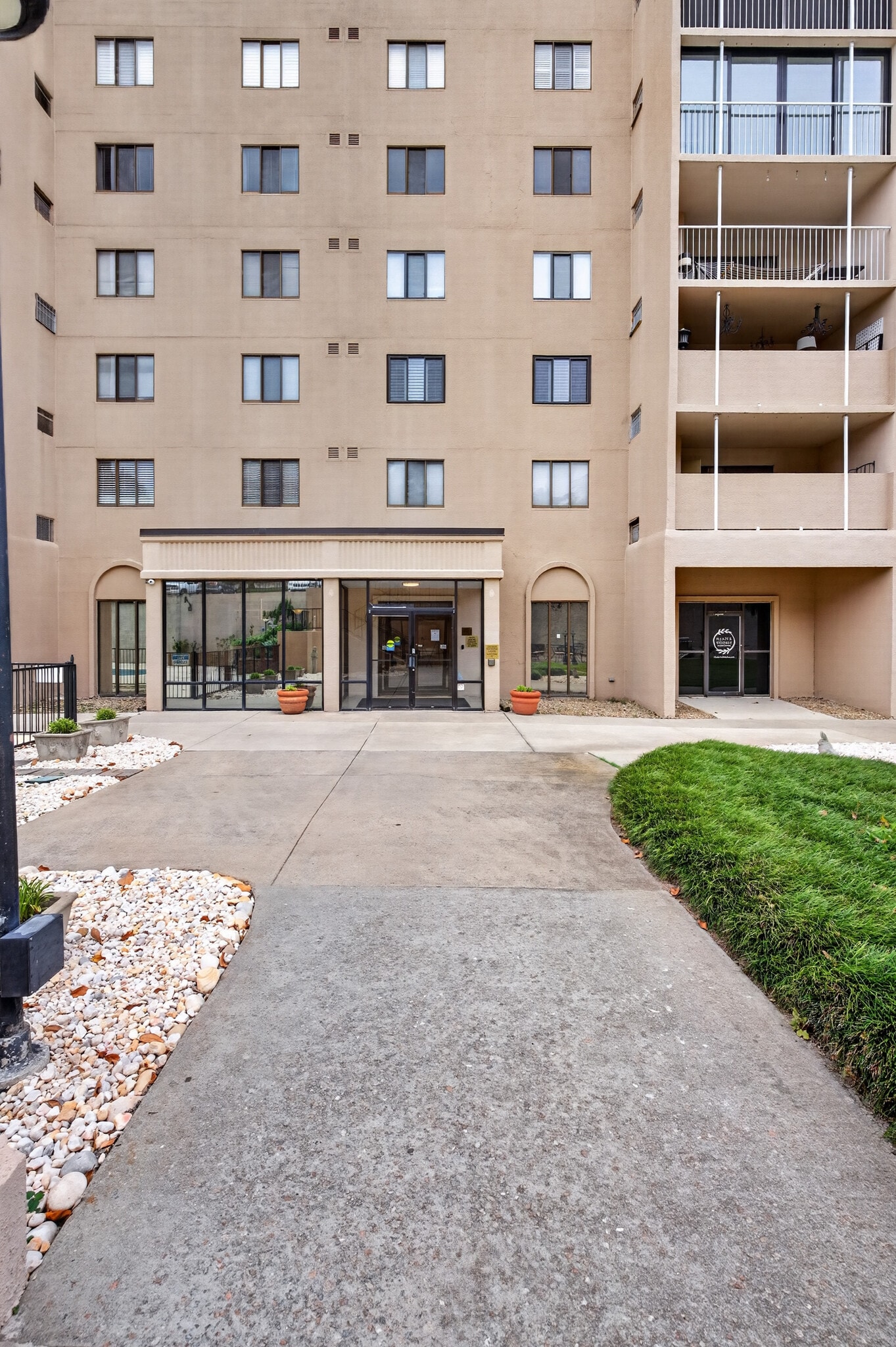 Building Photo - 1825 Saint Julian Pl