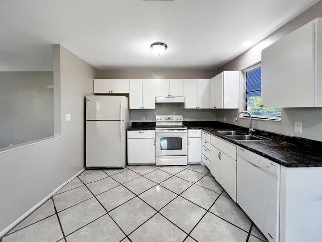 Building Photo - Cozy Inside, Spacious Outside: Fort Myers 2 Bed / 1 Bath + Giant Lawn + W/D Hookups — Pets Accepted