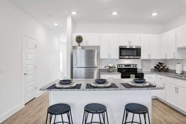 Building Photo - 26979 Prt Washington Ln