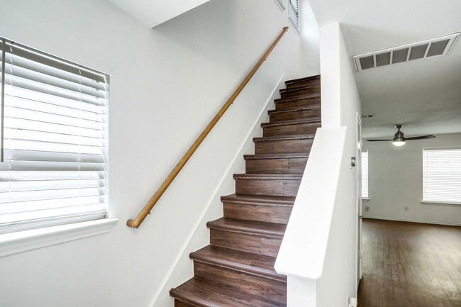 Building Photo - 9614 Nightjar Dr