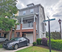 Building Photo - 153 Braeside Ct