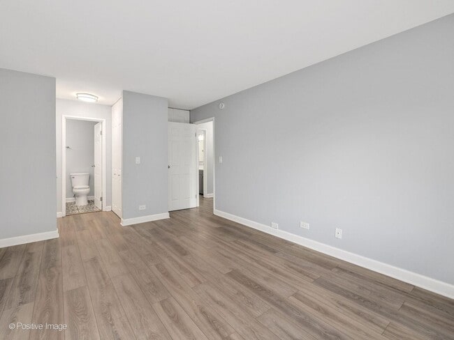 Building Photo - 3018 Roberts Dr