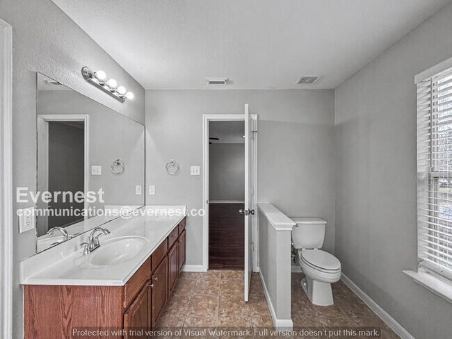 Building Photo - 3 Bed/2 Bath Home with Garage / Pet-Friendly / Available Now!