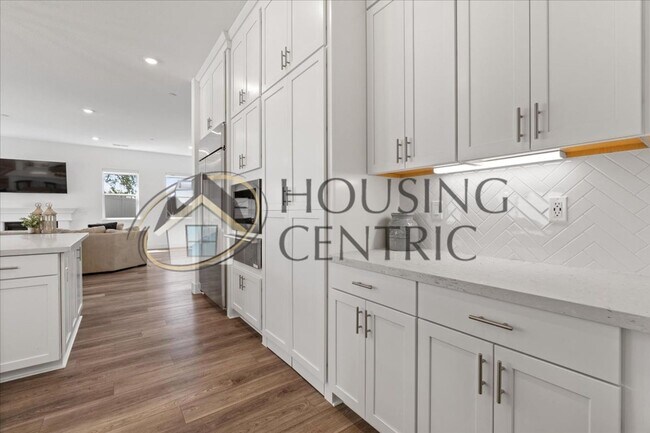 Building Photo - Modern & Elegant Living in Emerald Peak, E...