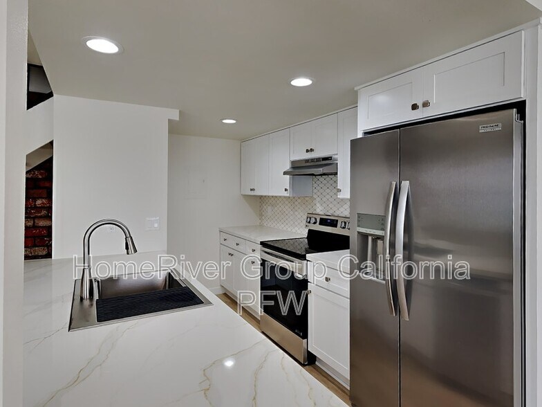 Building Photo - 2622 Spinnaker Ave
