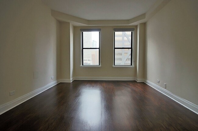 Building Photo - 208 E Chestnut St