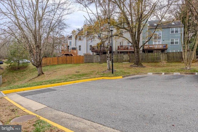 Building Photo - 8200 Maple Ridge Ave