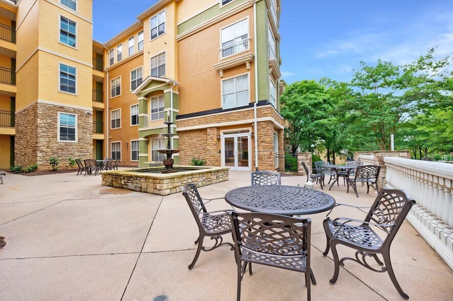 Sitting Area outside - 10 Perimeter Summit Blvd