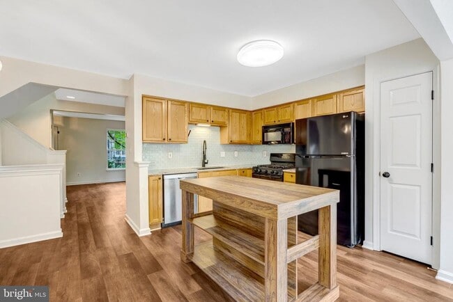 Building Photo - 7057 Sauvage Ln