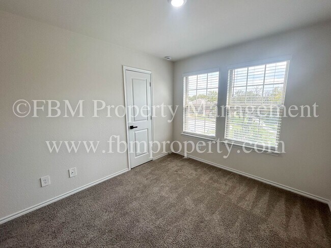 Building Photo - 935 Keystone Ct