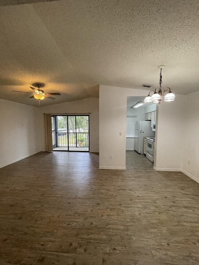 Building Photo - 202 Riverbend Dr