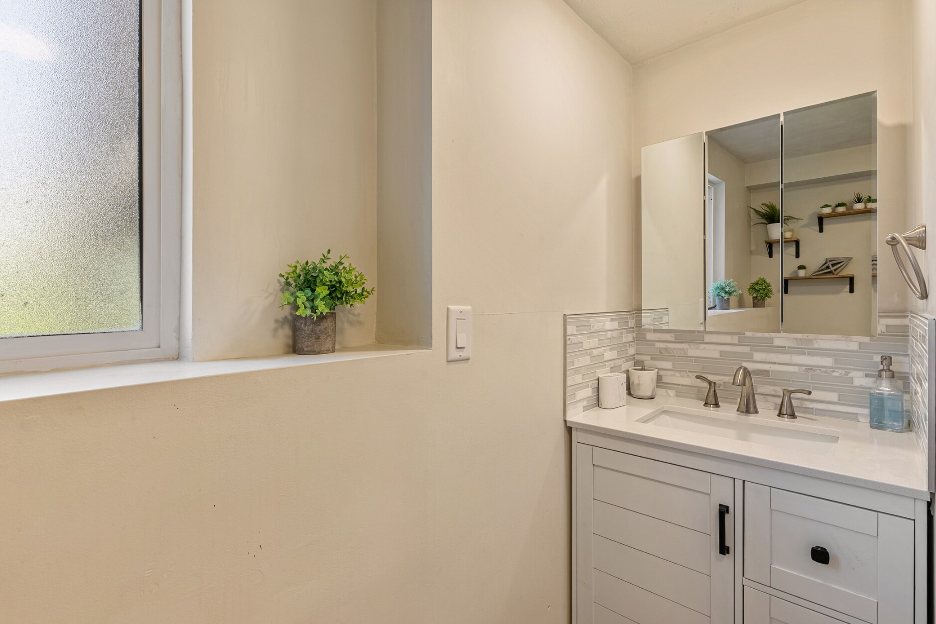 Building Photo - 5491 W Saguaro Dr