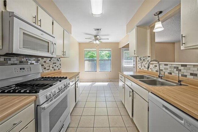 Building Photo - 14203 Sussman Ct
