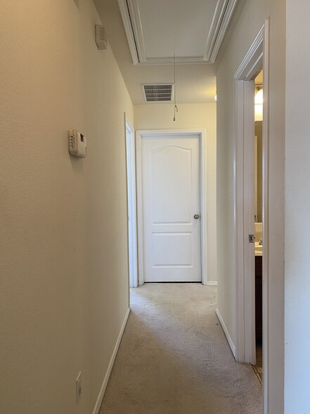 Building Photo - 2504 Kent Dr