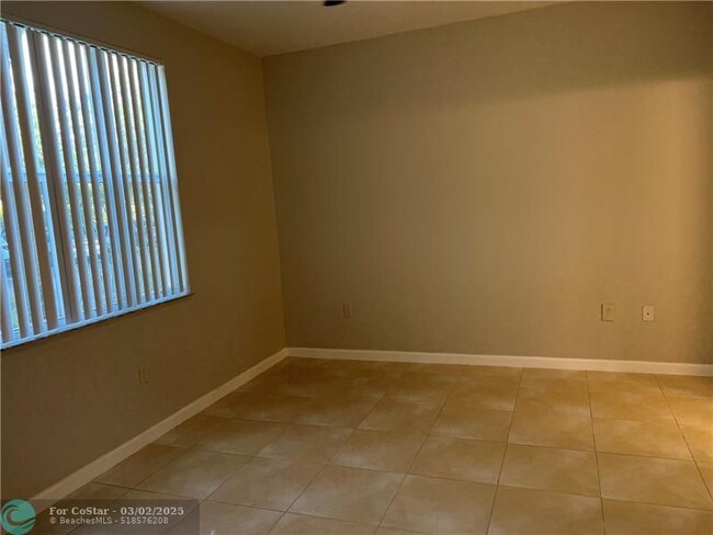 Building Photo - 4602 SW 160th Ave