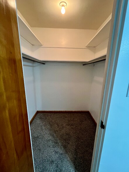 Building Photo - 8821 Schneider Ave