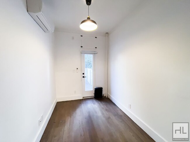 Building Photo - Carrol Gardens / Amazing Spacious 2-Bed 1-...