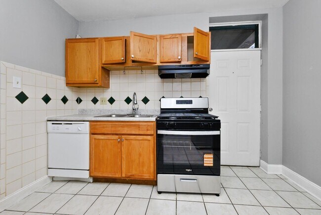 Building Photo - One Bedroom Unit in South Shore