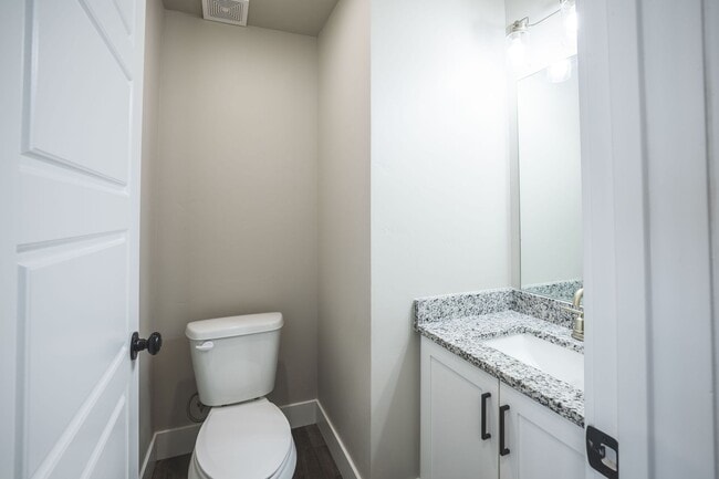 Building Photo - MODERN 4 BED 3 BATH TOWNHOME IN SUGAR CITY