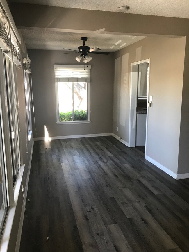 Building Photo - TWO BEDROOM HOUSE IN LAKEWOOD--GREAT LOCATION--CALL US TODAY!!