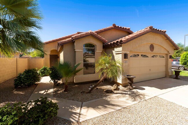 Building Photo - Gorgeous fully furnished home in Gilbert w...