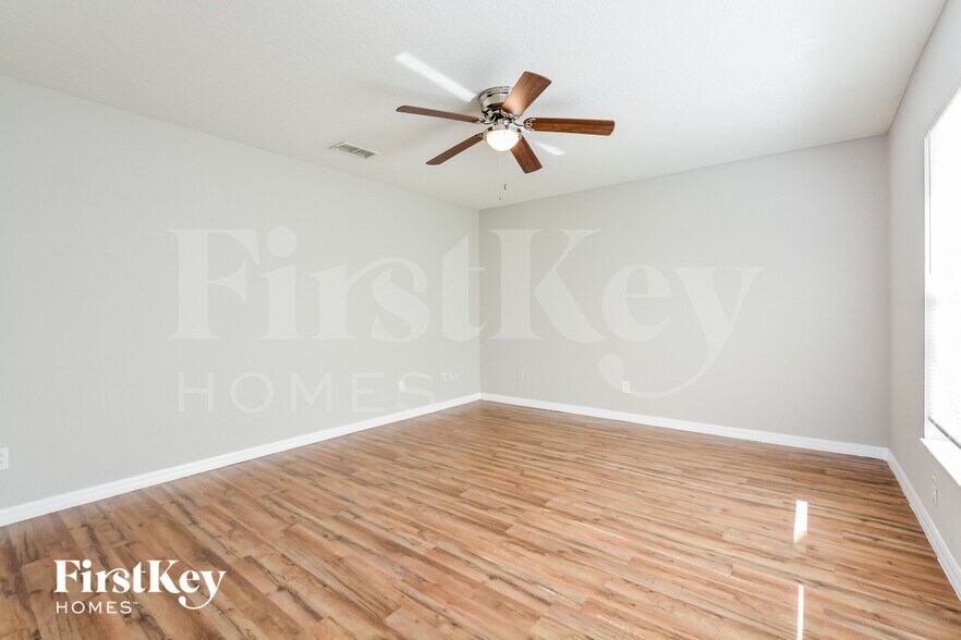 Building Photo - 315 Willowbay Ridge St