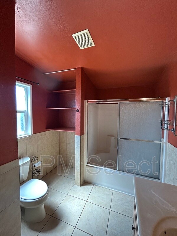 Building Photo - 554 Sanford Ave