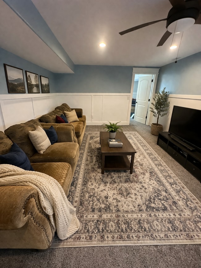 Building Photo - Beautiful 6 Bed 3 Bath Home for Rent in Tremonton! Solar Panels Included!