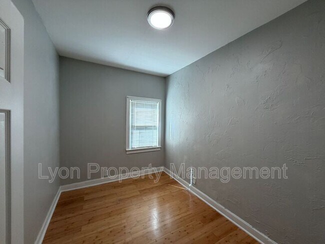 Building Photo - 14-16 Oakland Place