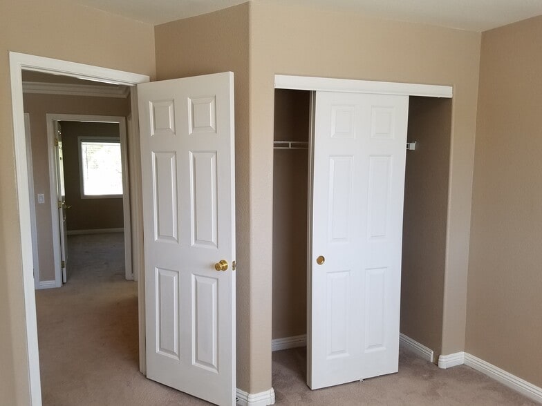 Building Photo - 9740 Powell Plateau Ct