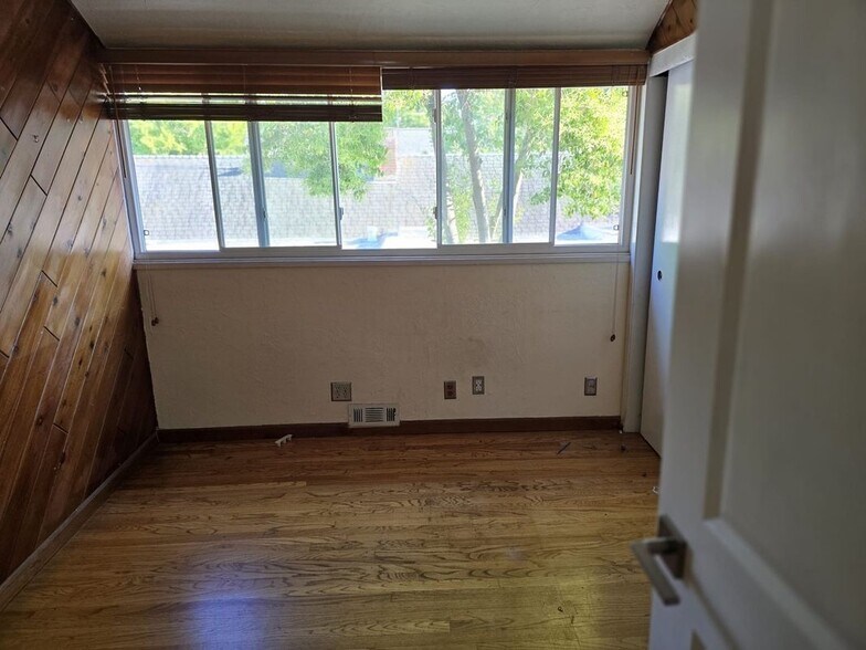 Building Photo - 707 Pierino Ave