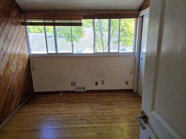 Building Photo - 707 Pierino Ave