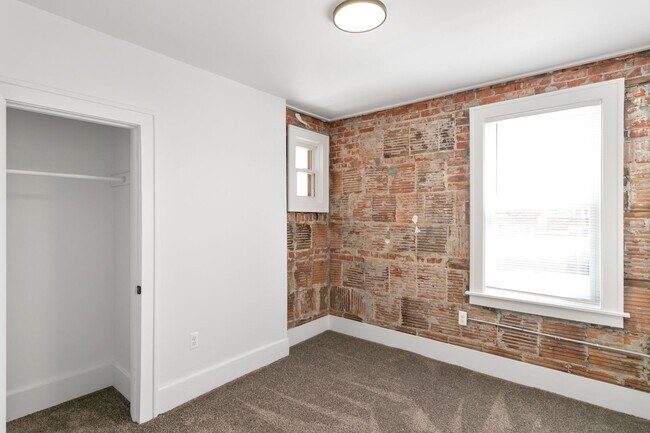 Building Photo - Second Floor Two Bedroom 1 Bath Unit Available