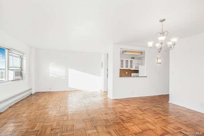 Building Photo - 6 Fordham Hill Oval