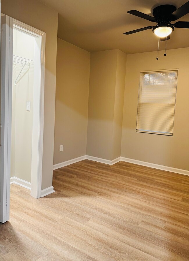 Building Photo - 2447 McAlpine Terrace