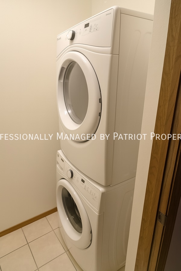 Building Photo - 2285 S Thompson Dr