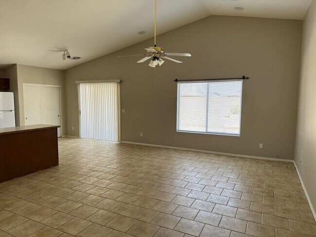 Building Photo - Beautiful Home for Rent in El Mirage!