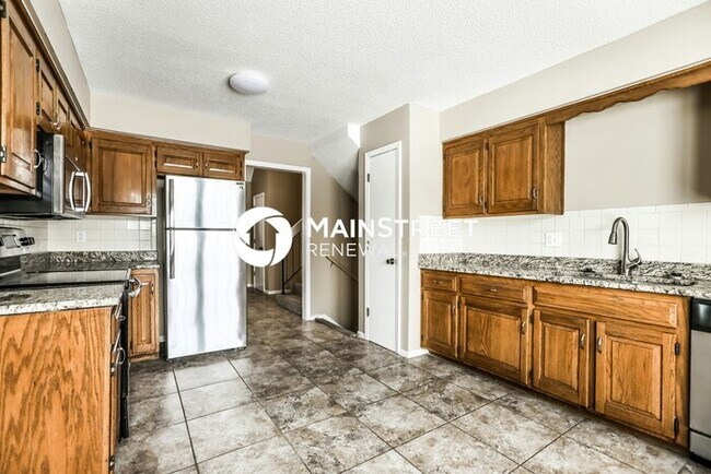 Building Photo - 4 Bedroom Pet-Friendly Home in Shawnee, KS...