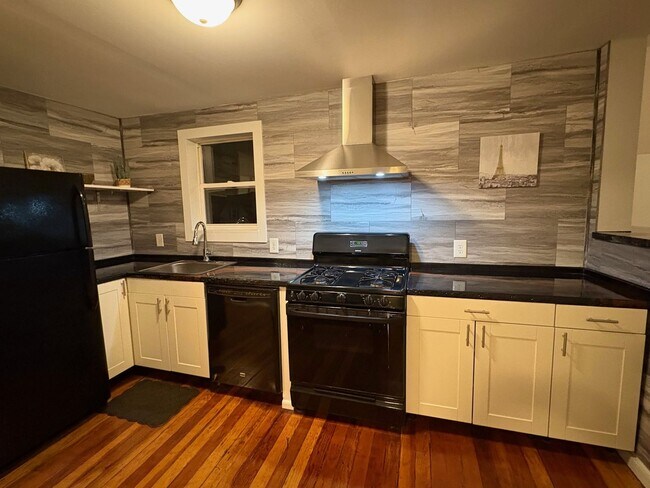 Building Photo - 722 Butterworth St SW