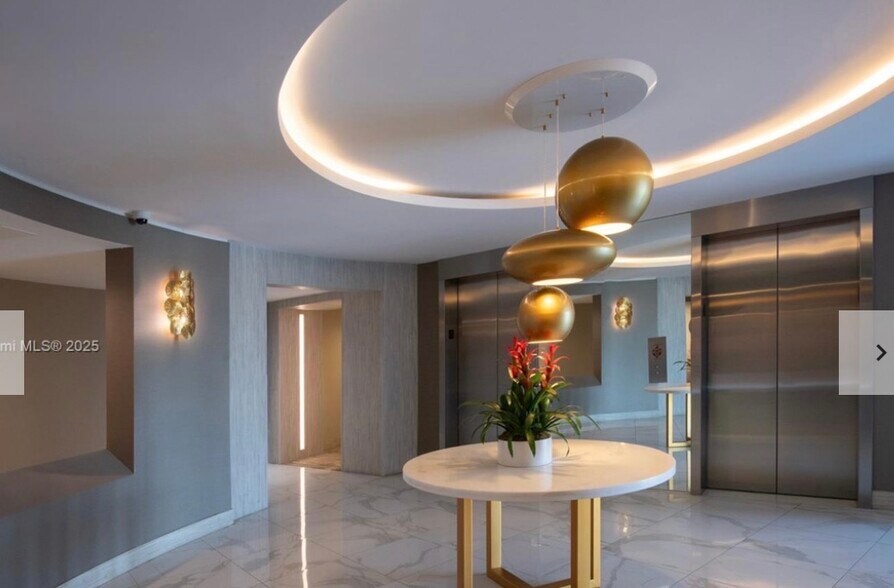 Decorative Hallways - 10275 Collins Ave