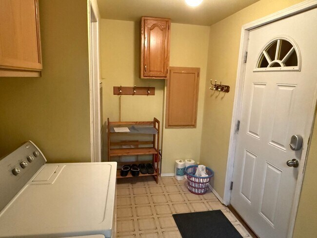 Building Photo - Clean, cozy home in Soap Lake for Rent