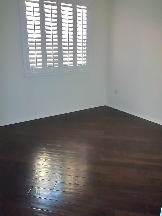 Building Photo - GORGEOUS TOP FLR CONDO BY CENTRAL PARK w/LAUNDRY+PATIO+2 CAR Parking