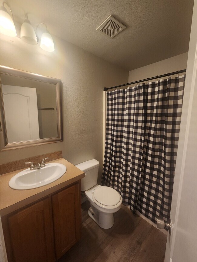 Building Photo - 114 N Wild Horse St