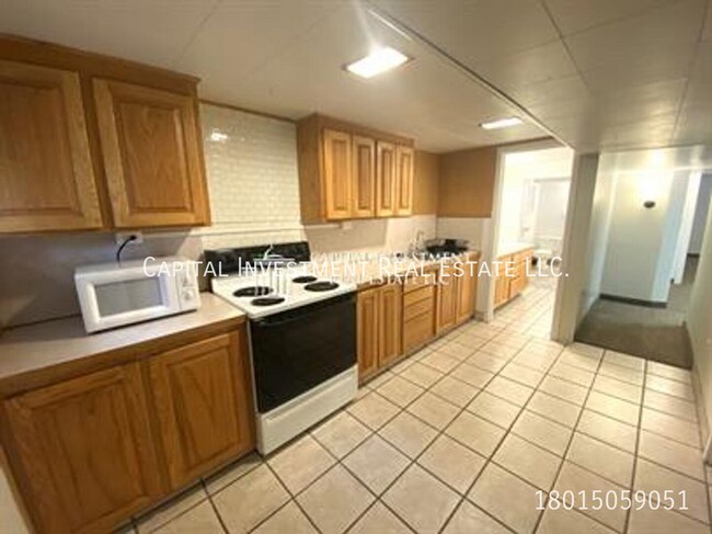 Building Photo - 1350 Downington Ave S
