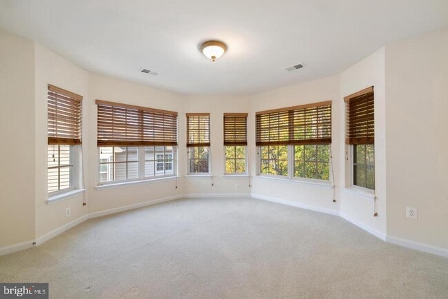 Building Photo - 15303 Glastonbury Way