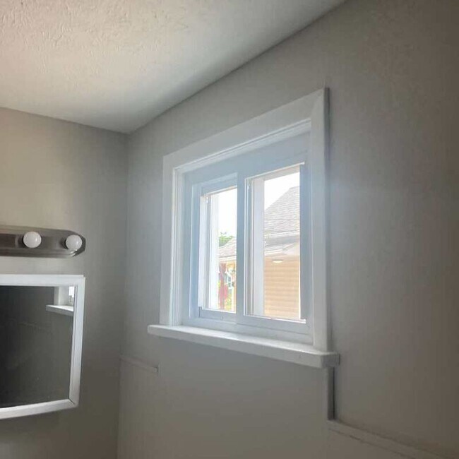 Building Photo - 3233 W 50th St