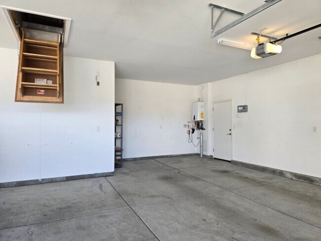 Building Photo - Executive home located on a quiet cul-de-s...