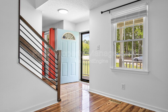 Building Photo - 5824 Silver Fox Ln