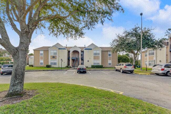 Building Photo - Academy at Waterford Lakes